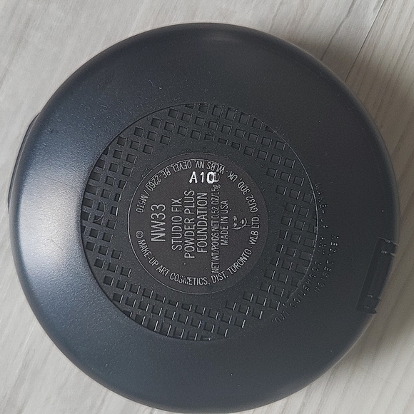 Mac studio powder plus foundation NW33 - Picture 2 of 5